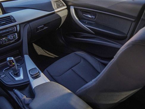 Used 2018 BMW 320i Sedan w/ Convenience Package image 29