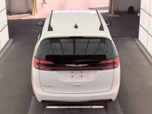 Used 2025 Chrysler Pacifica Select FWD image 4