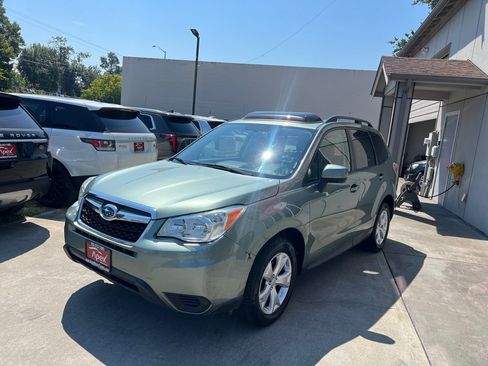 Used 2014 Subaru Forester 2.5i Premium w/ All-Weather Package AWD/4WD image 3