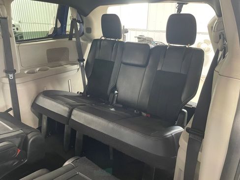 Used 2019 Dodge Grand Caravan SXT image 16