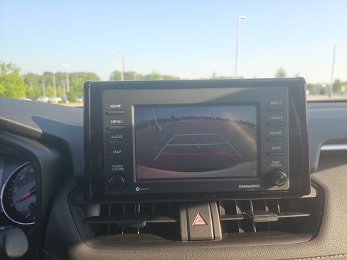 Used 2021 Toyota RAV4 XLE w/ Convenience Package FWD image 25