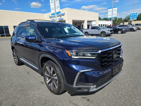 Used 2023 Honda Pilot Touring image 3