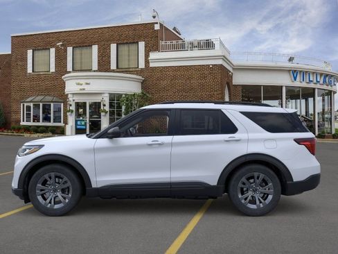 Used 2026 Ford Explorer Active w/ Active Comfort Package AWD/4WD image 3