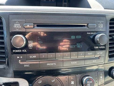 Used 2011 Toyota Sienna LE image 10