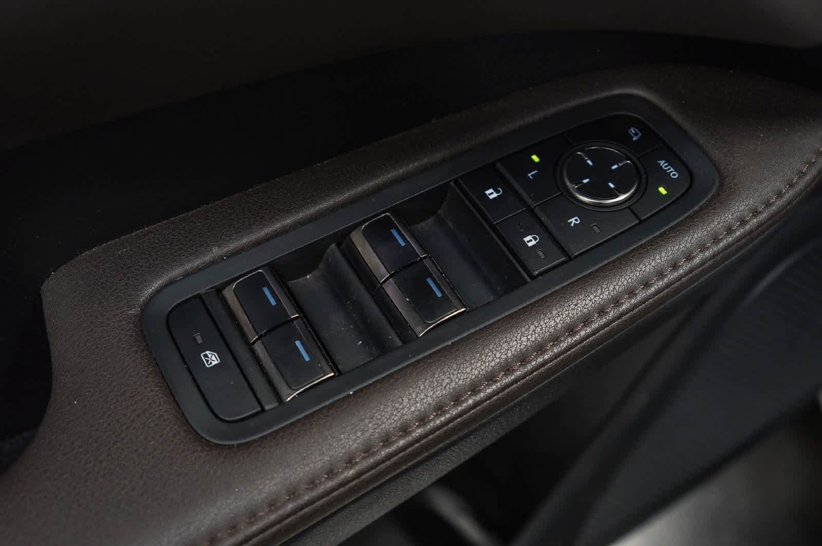 Used 2025 Lexus RX 450h AWD w/ Convenience Package image 19
