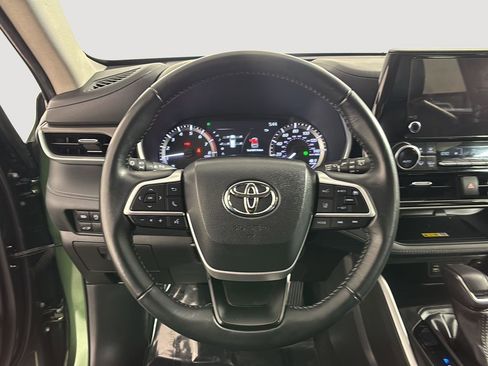 Used 2023 Toyota Highlander XLE image 25