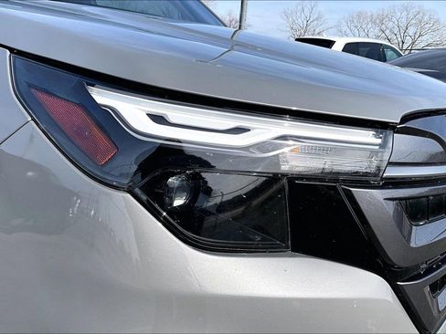 Used 2025 Subaru Forester Premium image 40