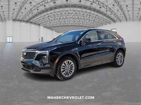 Used 2025 Cadillac XT4 Premium Luxury image 3