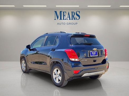Used 2021 Chevrolet Trax LT w/ LT Convenience Package image 3