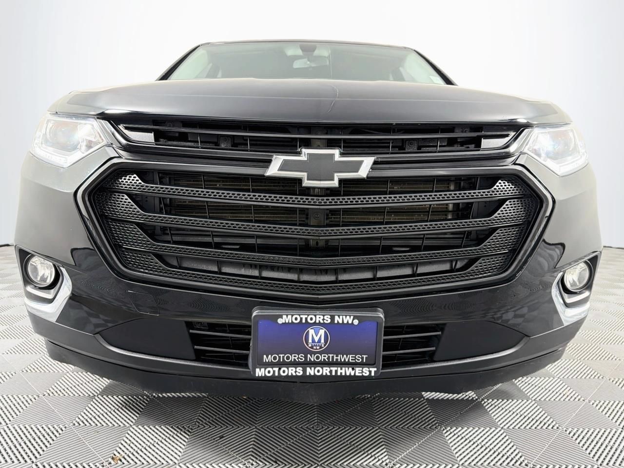Used 2019 Chevrolet Traverse LT w/ LPO, Black Accent Package AWD/4WD image 2