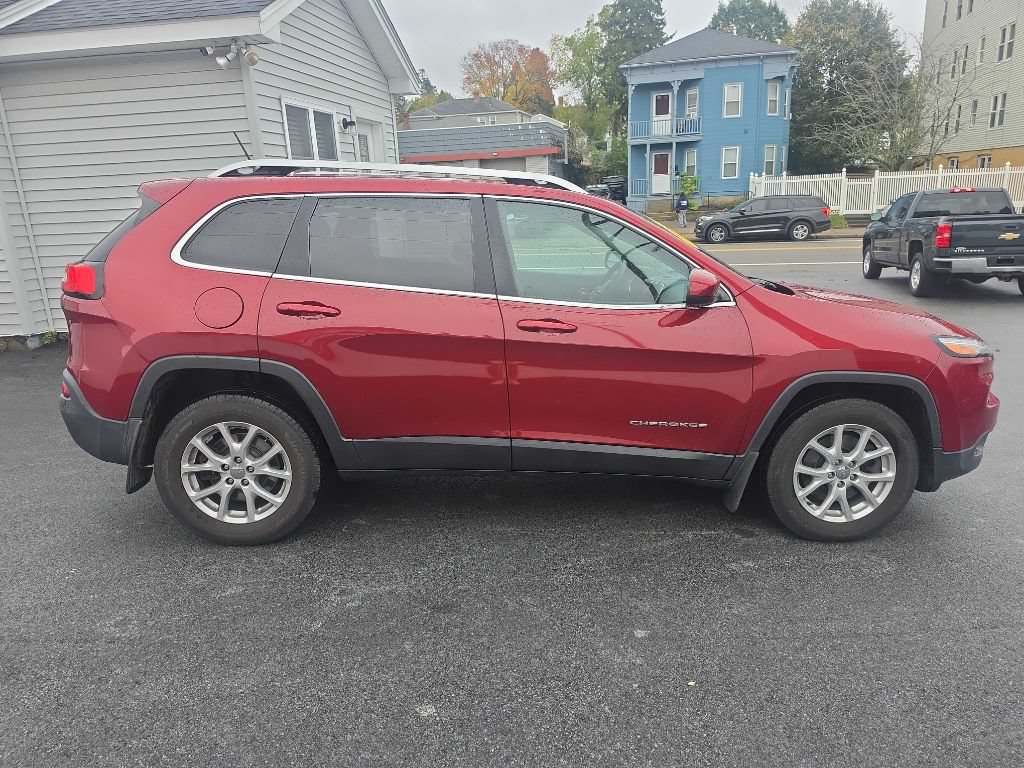 Used 2015 Jeep Cherokee Latitude w/ Cold Weather Group AWD/4WD image 3