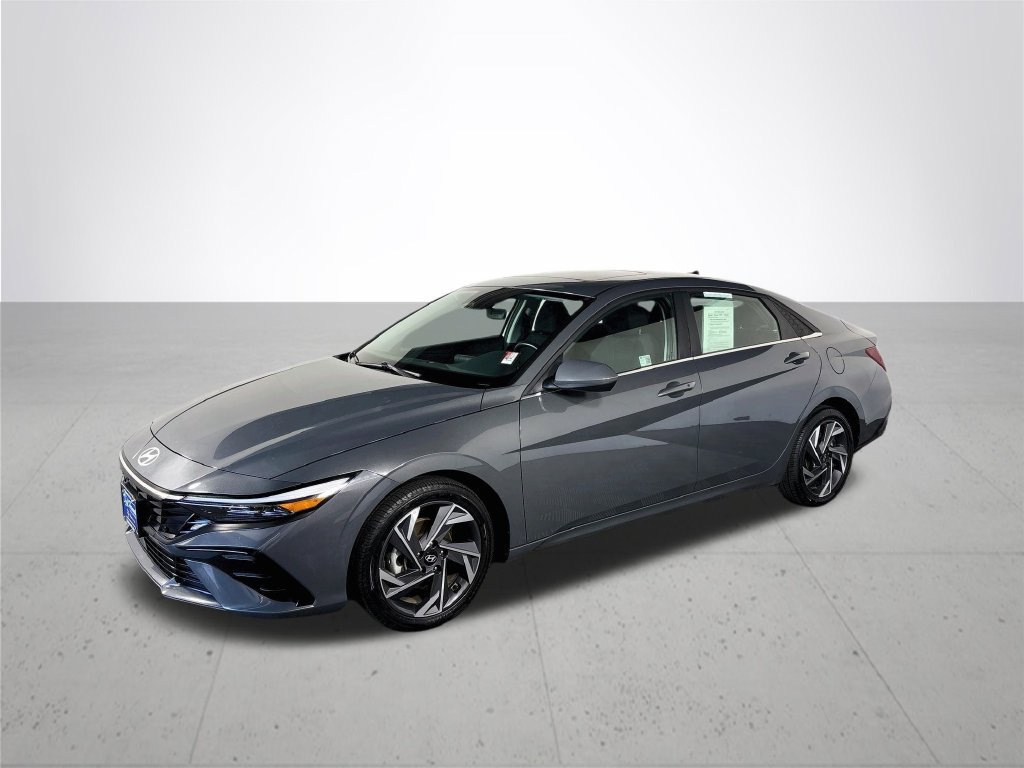 Used 2025 Hyundai Elantra SEL FWD image 2