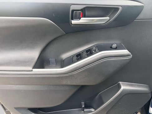 Certified 2025 Toyota Highlander XLE AWD/4WD image 21