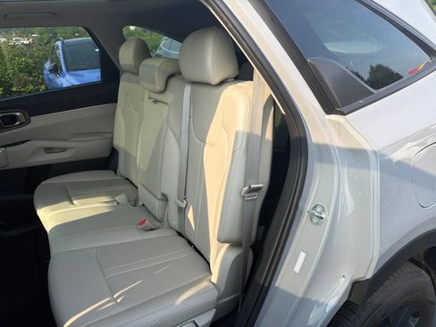 Certified 2023 Kia Sorento S w/ Panoramic Sunroof Package AWD/4WD image 13