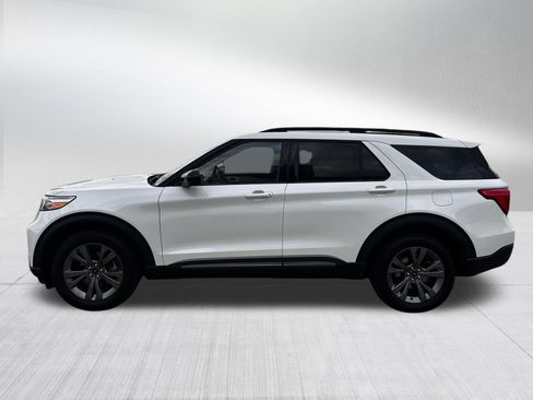 Certified 2024 Ford Explorer XLT w/ Equipment Group 202A AWD/4WD image 4