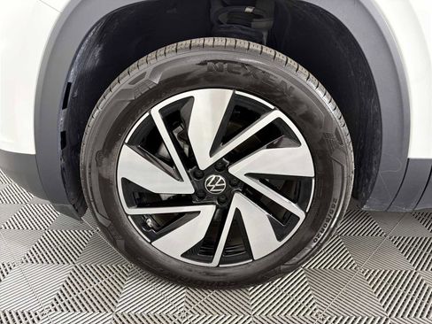 Used 2025 Volkswagen Atlas SE AWD/4WD image 9