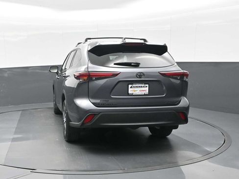 Used 2024 Toyota Highlander XLE image 7