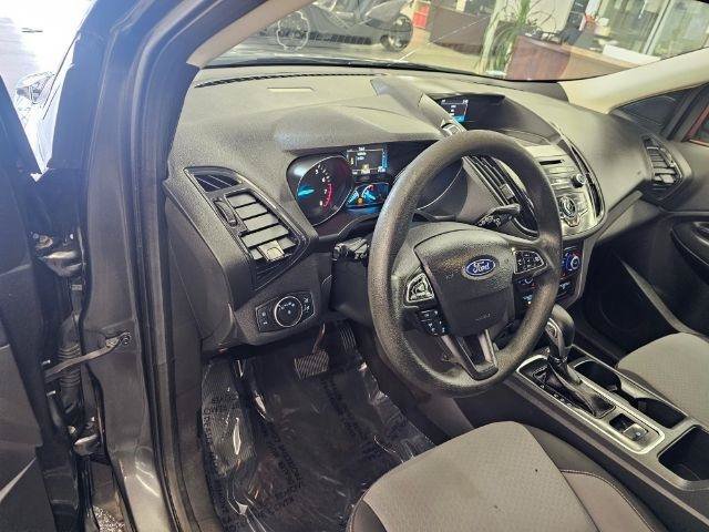 Used 2018 Ford Escape SE w/ Ford Safe & Smart Package FWD image 12