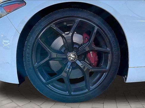 Used 2019 Alfa Romeo Giulia w/ Nero Edizione RWD image 7