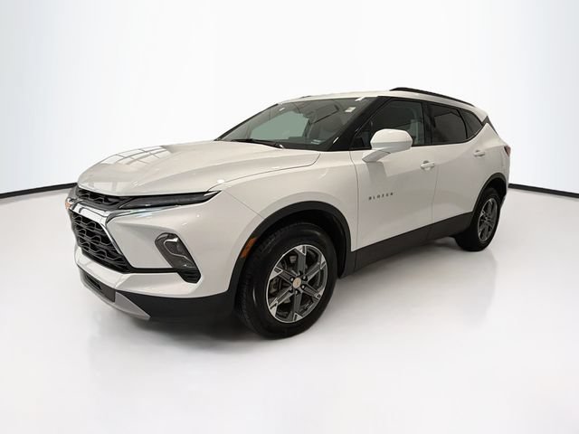 Used 2024 Chevrolet Blazer LT w/ Convenience Package FWD image 3