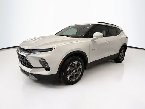 Used 2024 Chevrolet Blazer LT w/ Convenience Package FWD image 3