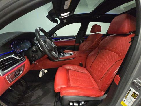 Used 2022 BMW 740i 740i w/ Luxury Rear Seating Package image 8