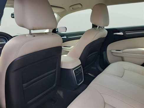 Used 2018 Chrysler 300 Touring L AWD/4WD image 22
