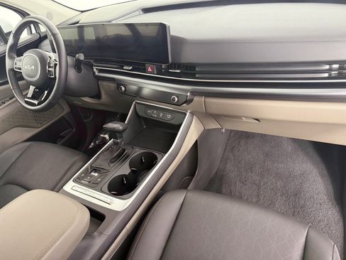 Used 2026 Kia Carnival FWD image 11