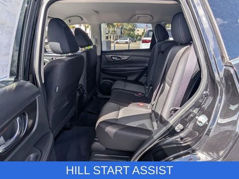 Used 2019 Nissan Rogue SV image 9