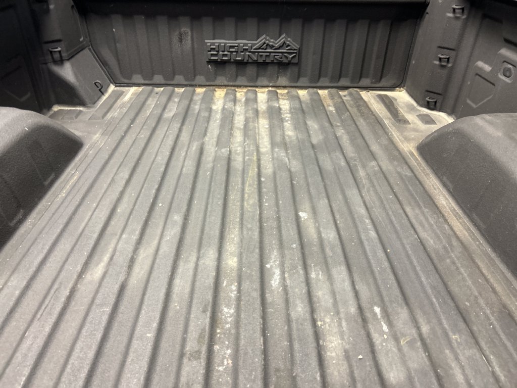 Used 2022 Chevrolet Silverado 1500 High Country w/ Technology Package AWD/4WD image 24
