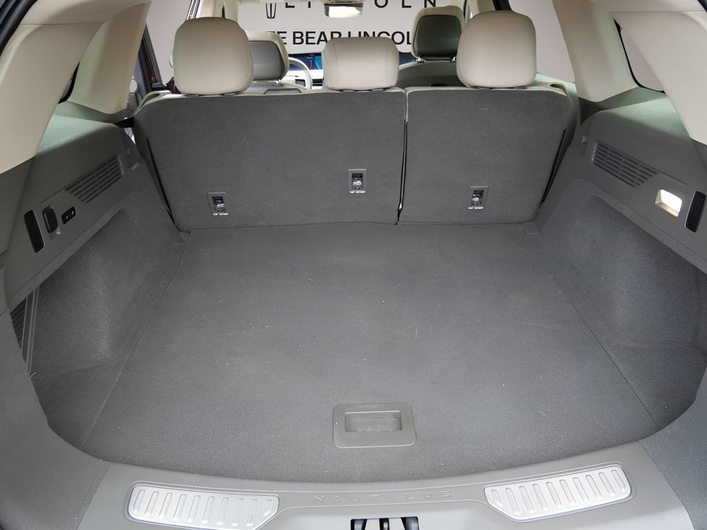 Used 2024 Lincoln Nautilus Reserve w/ Equipment Group 202A AWD/4WD image 12