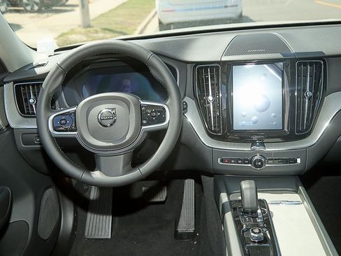 New 2025 Volvo XC60 B5 Plus w/ Protection Package Premier image 22