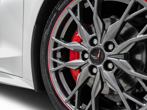 Used 2024 Chevrolet Corvette Stingray Premium Conv w/ 3LT image 21