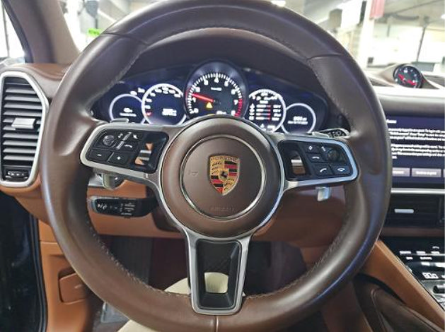 Used 2023 Porsche Cayenne Platinum Edition AWD/4WD image 5