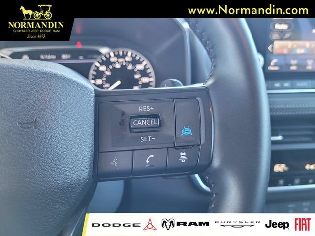 Used 2025 Nissan Rogue SV AWD/4WD image 14