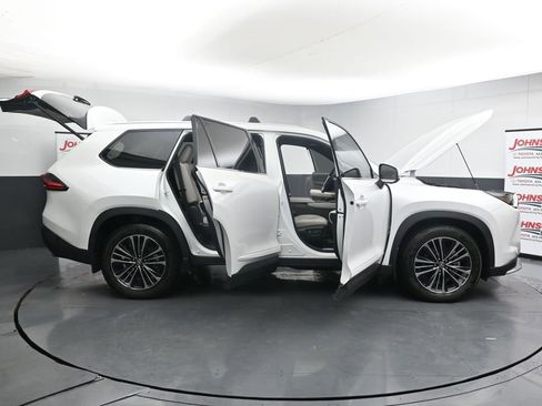 Used 2025 Toyota Grand Highlander AWD Hybrid image 44
