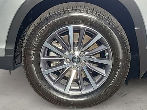 Used 2019 Toyota Highlander XLE image 10