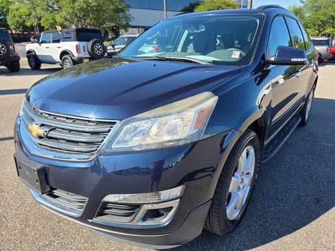 Used 2017 Chevrolet Traverse LT w/ Style and Technology Package AWD/4WD image 4