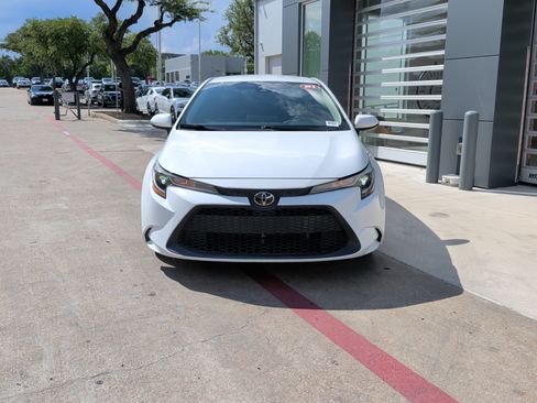 Used 2021 Toyota Corolla LE FWD image 3