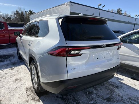 Used 2024 Toyota Grand Highlander XLE image 5