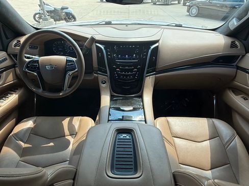 Used 2019 Cadillac Escalade Platinum image 17