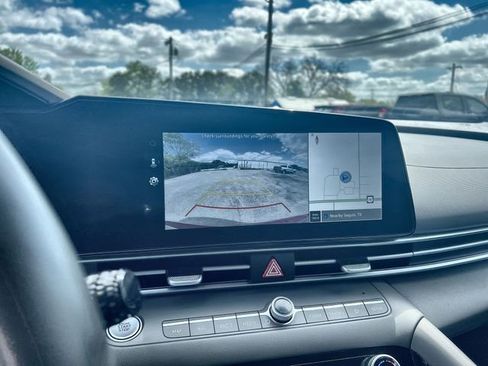 Used 2025 Hyundai Elantra SEL image 14