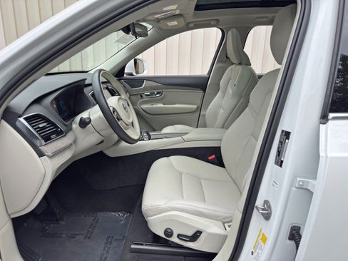 Used 2025 Volvo XC90 T8 Plus AWD/4WD image 17