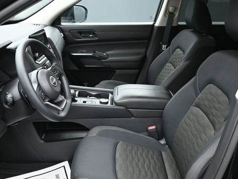 Used 2025 Nissan Pathfinder S AWD/4WD image 11