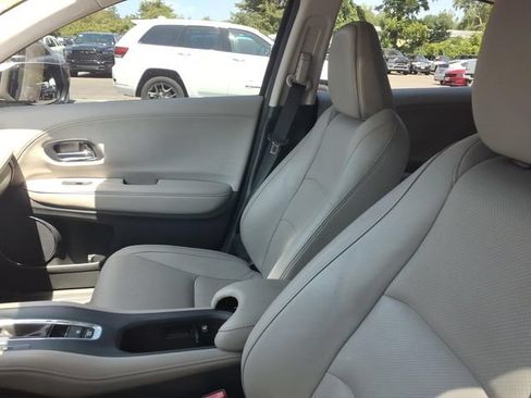 Used 2019 Honda HR-V Touring image 7