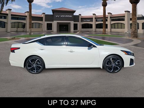 Used 2023 Nissan Altima 2.5 SR FWD image 9