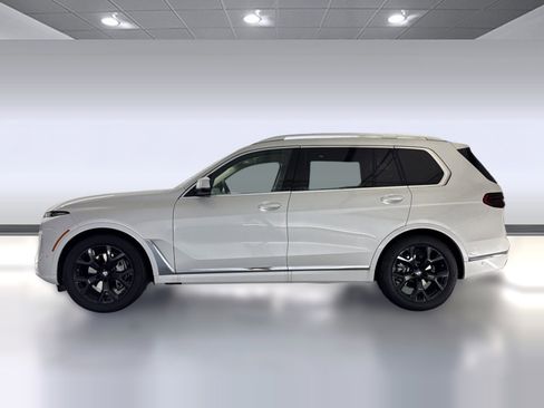 Used 2026 BMW X7 xDrive40i w/ Premium Package image 2