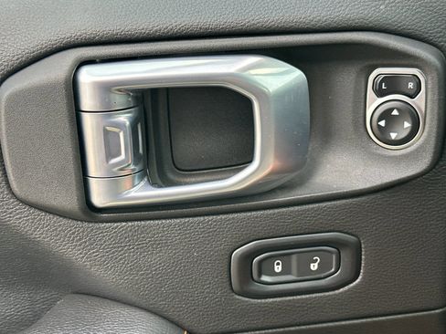 Used 2022 Jeep Gladiator Mojave AWD/4WD image 14