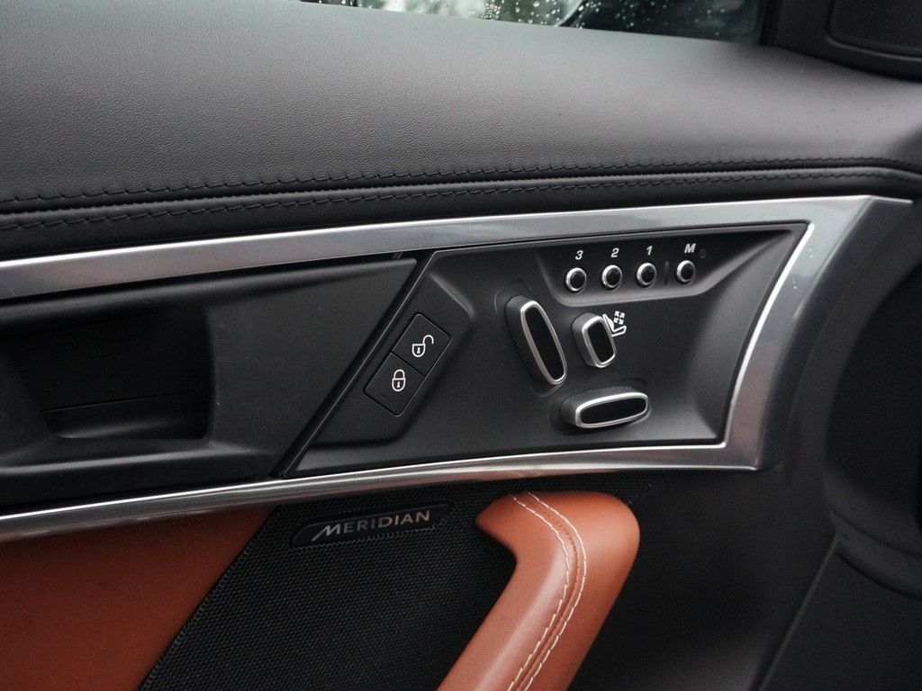 Used 2019 Jaguar F-TYPE R-Dynamic AWD/4WD image 39