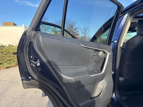 Used 2020 Toyota RAV4 XLE Premium image 32